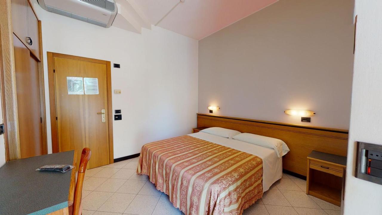 Hotel Excelsior Cervia Exterior foto