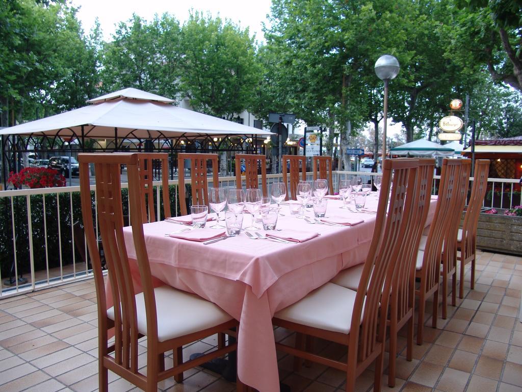 Hotel Excelsior Cervia Exterior foto